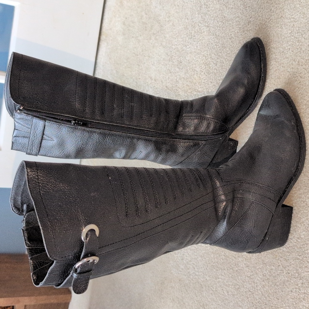 Leather black boot